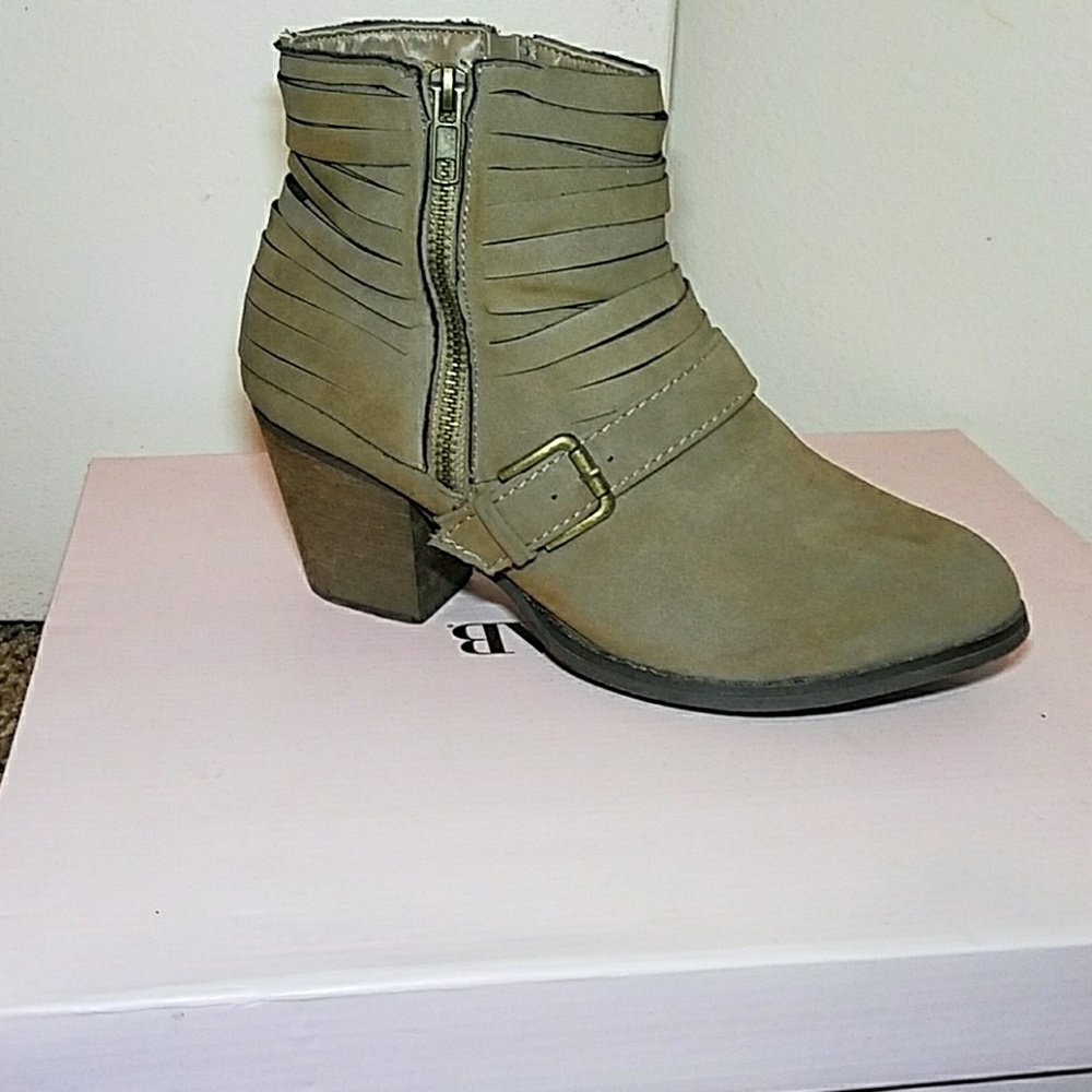 Tan heeled boots